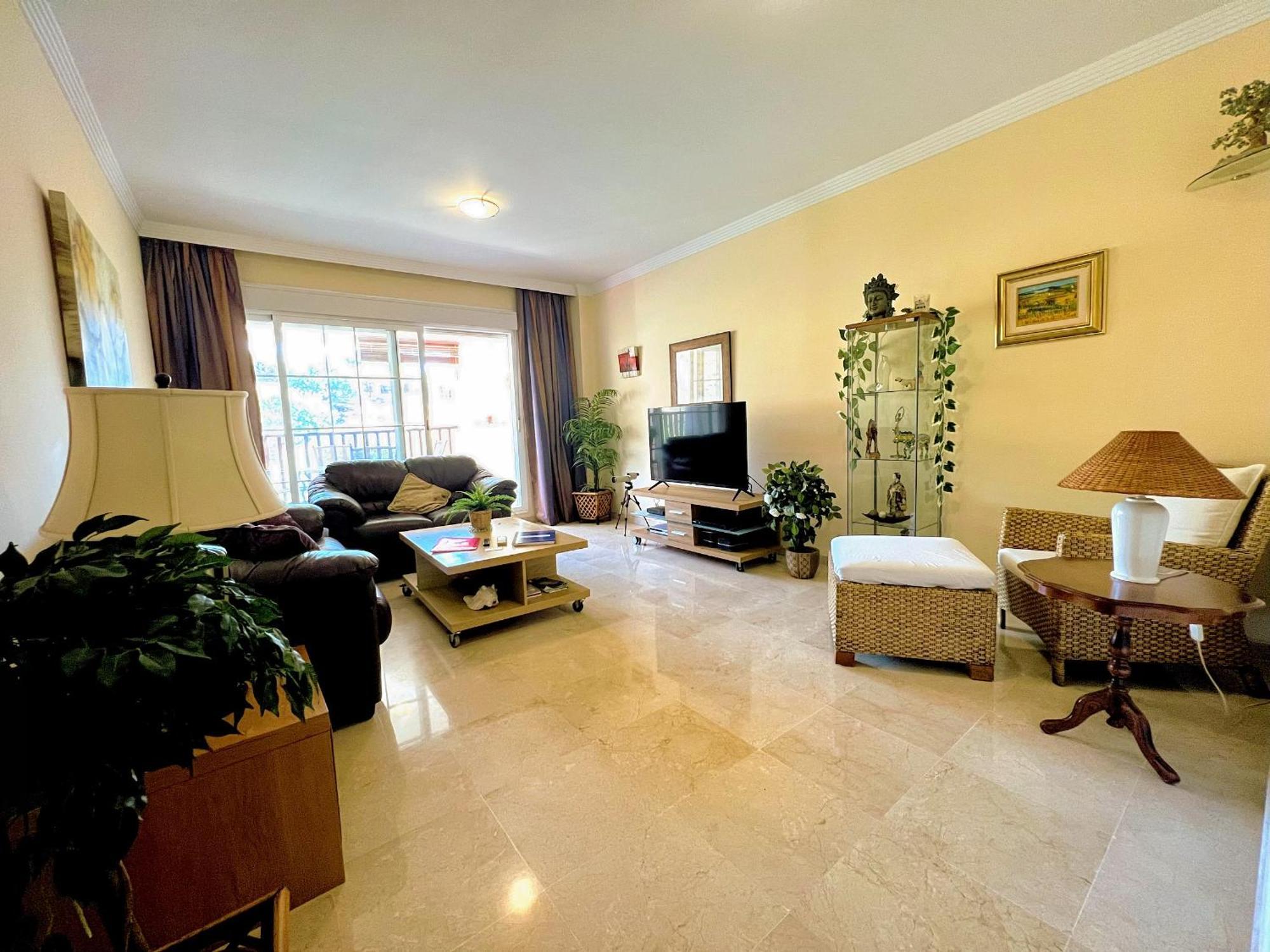 Serene Family Oasis: Poolside Retreat with Convenient Amenities Benalmadena Exterior photo