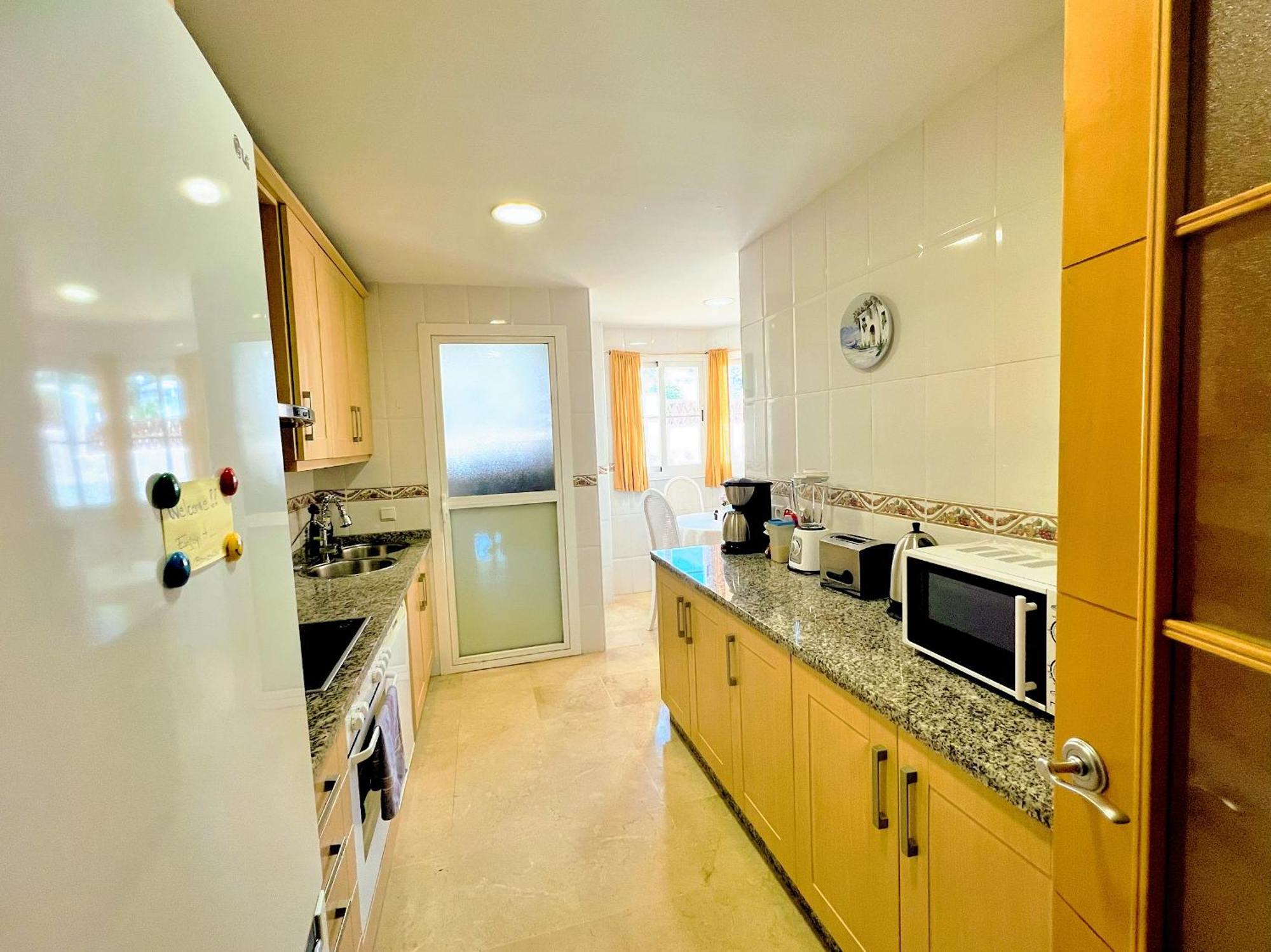 Serene Family Oasis: Poolside Retreat with Convenient Amenities Benalmadena Exterior photo