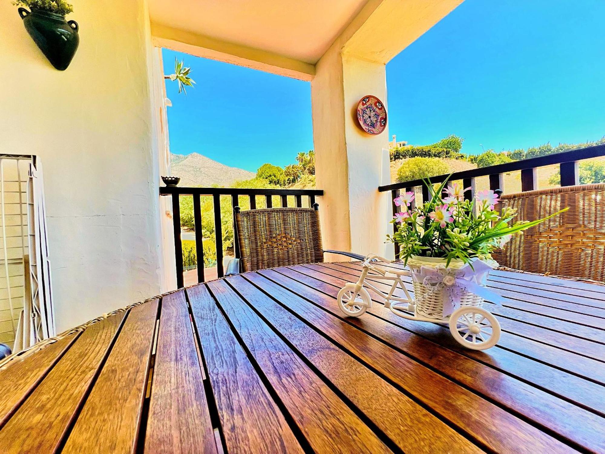 Serene Family Oasis: Poolside Retreat with Convenient Amenities Benalmadena Exterior photo