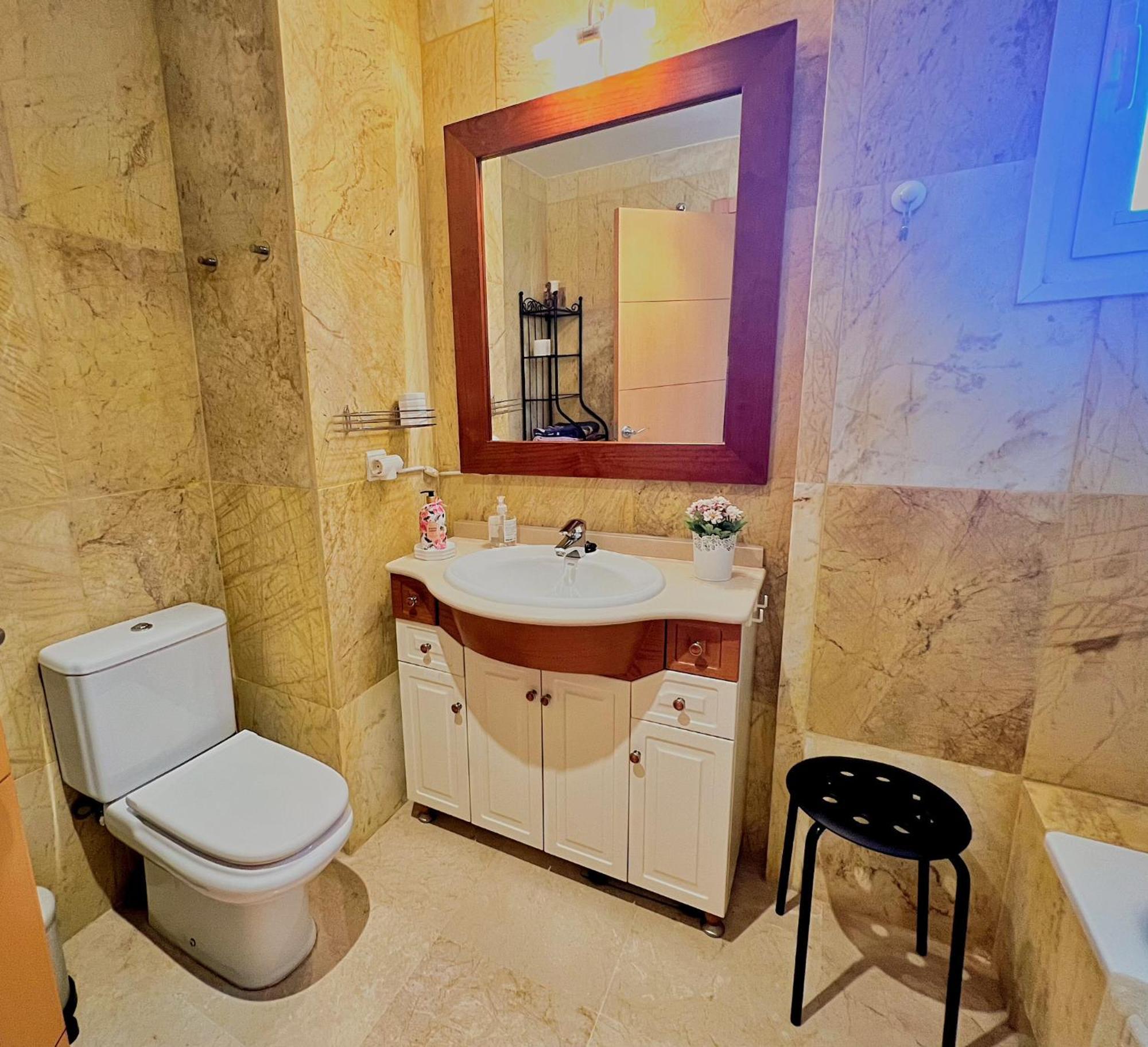 Serene Family Oasis: Poolside Retreat with Convenient Amenities Benalmadena Exterior photo