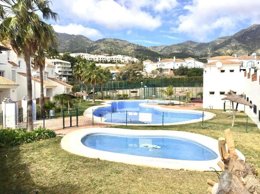 Serene Family Oasis: Poolside Retreat with Convenient Amenities Benalmadena Exterior photo