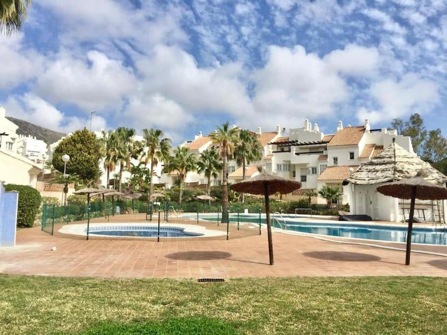 Serene Family Oasis: Poolside Retreat with Convenient Amenities Benalmadena Exterior photo